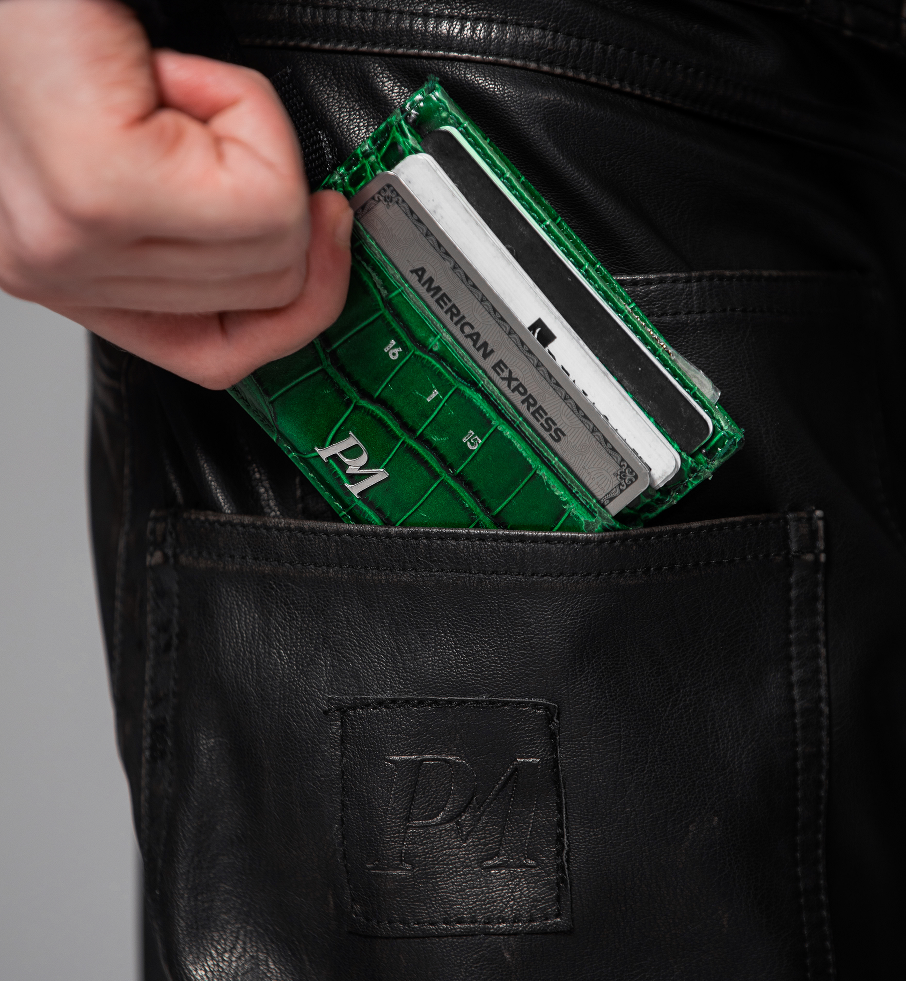 GATOR NUTZ CARD HOLDER